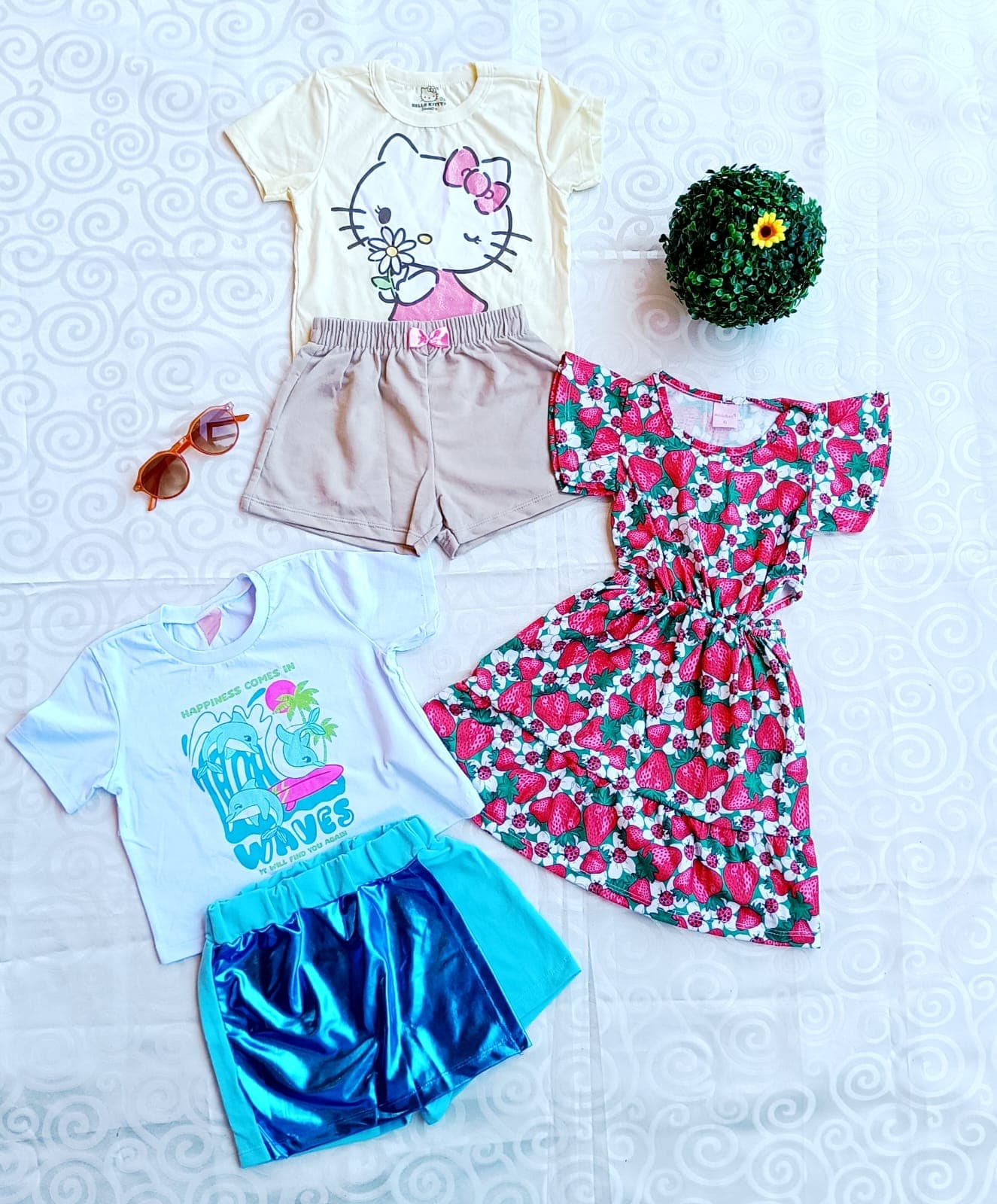 Kit Infantil Menina 2 Conjuntos e Vestido Morangos