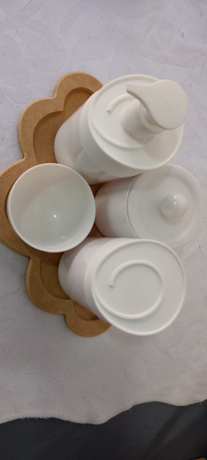 Kit banheiro 4 peças branco com bandeja nuvem em MDF