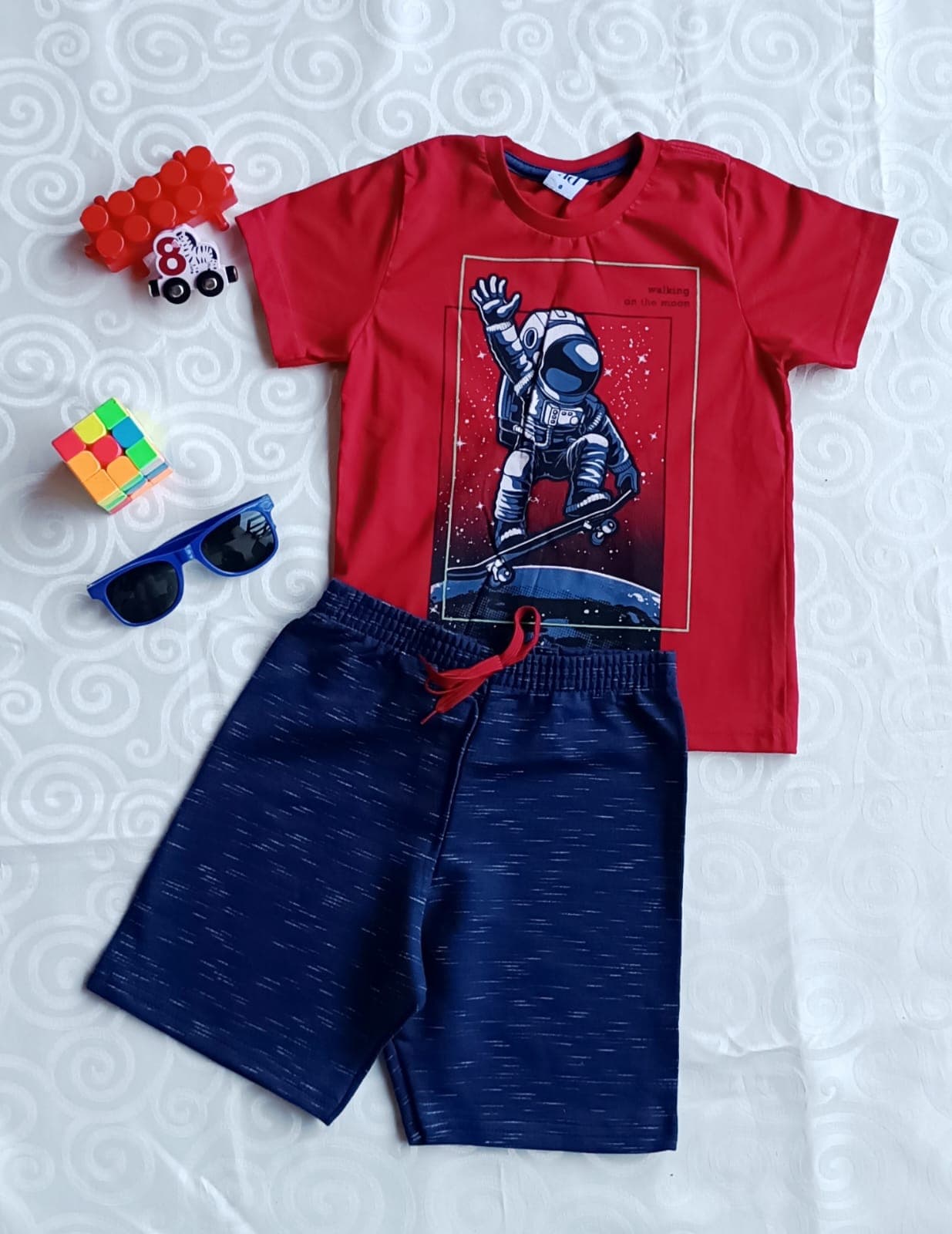 Conjunto Infantil Menino Camiseta Mission Astronauta Vermelha e Bermuda Marinho