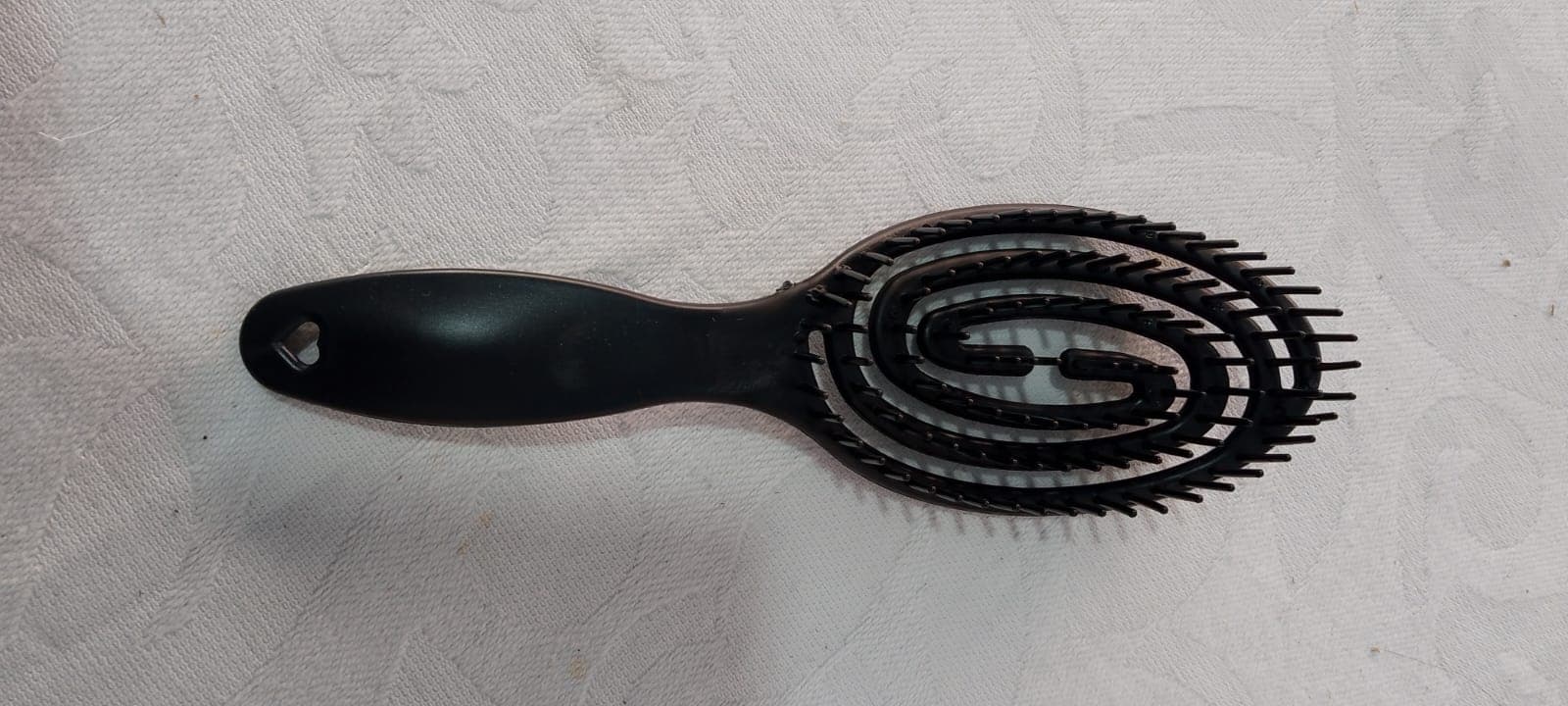 Escova de cabelo flex espiral vazada preta desembaraçadora
