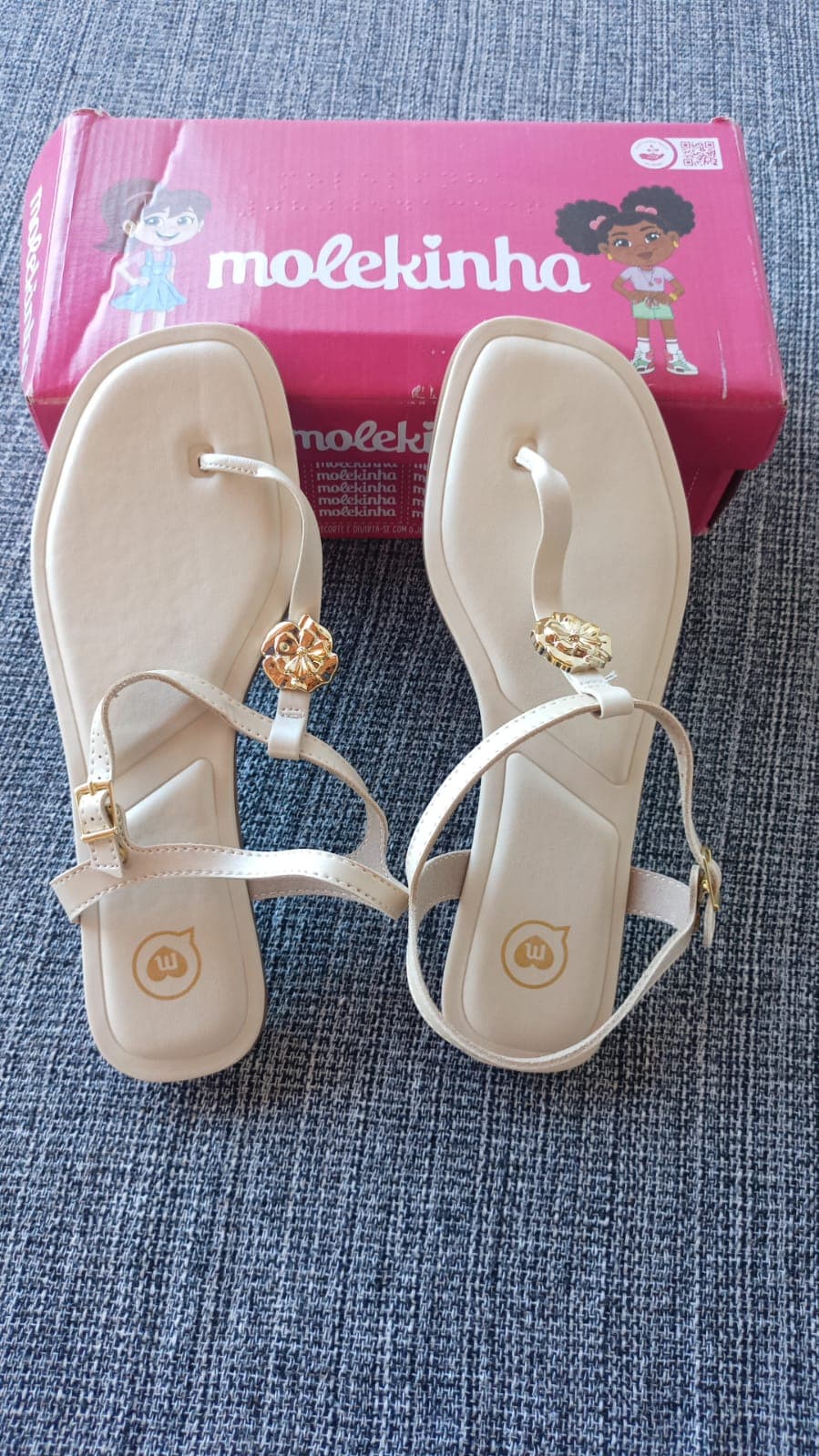 Rasteira Molekinha Feminina Creme com Enfeite Dourado - Tam. 36